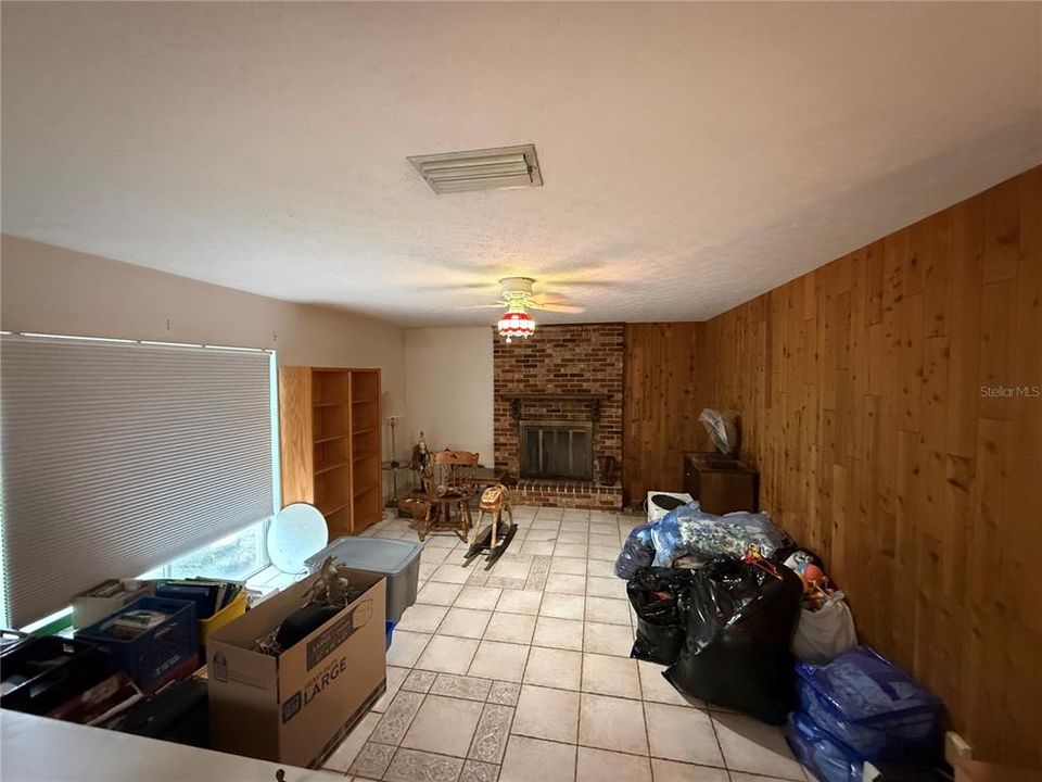 For Sale: $395,000 (3 beds, 2 baths, 1636 Square Feet)