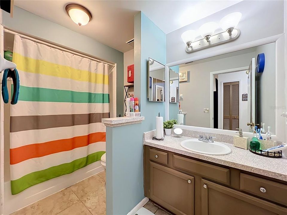 Activo con contrato: $395,000 (3 camas, 2 baños, 1463 Pies cuadrados)