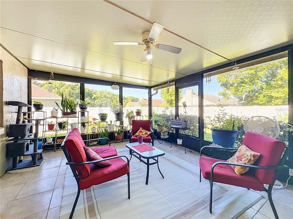 Activo con contrato: $395,000 (3 camas, 2 baños, 1463 Pies cuadrados)
