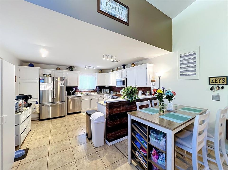 Activo con contrato: $395,000 (3 camas, 2 baños, 1463 Pies cuadrados)