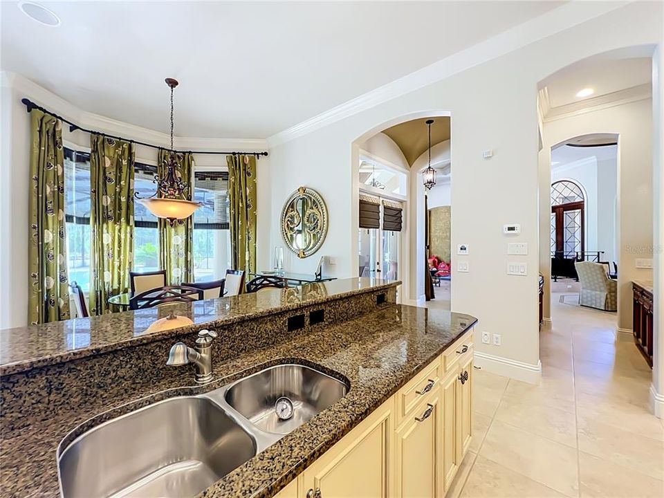 En Venta: $2,425,000 (5 camas, 4 baños, 5660 Pies cuadrados)
