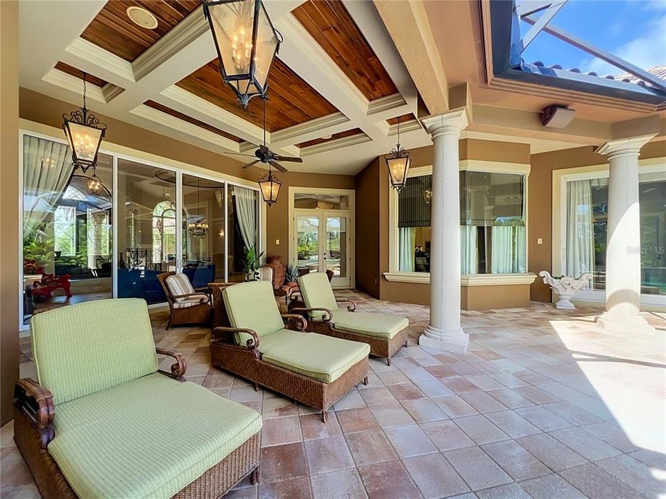 En Venta: $2,425,000 (5 camas, 4 baños, 5660 Pies cuadrados)