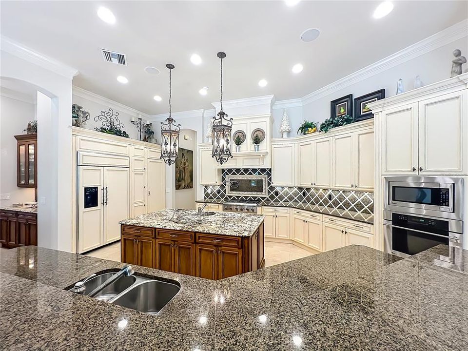 En Venta: $2,425,000 (5 camas, 4 baños, 5660 Pies cuadrados)
