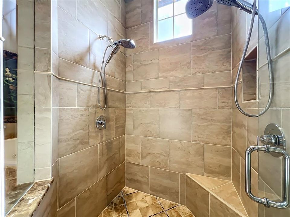 En Venta: $2,425,000 (5 camas, 4 baños, 5660 Pies cuadrados)