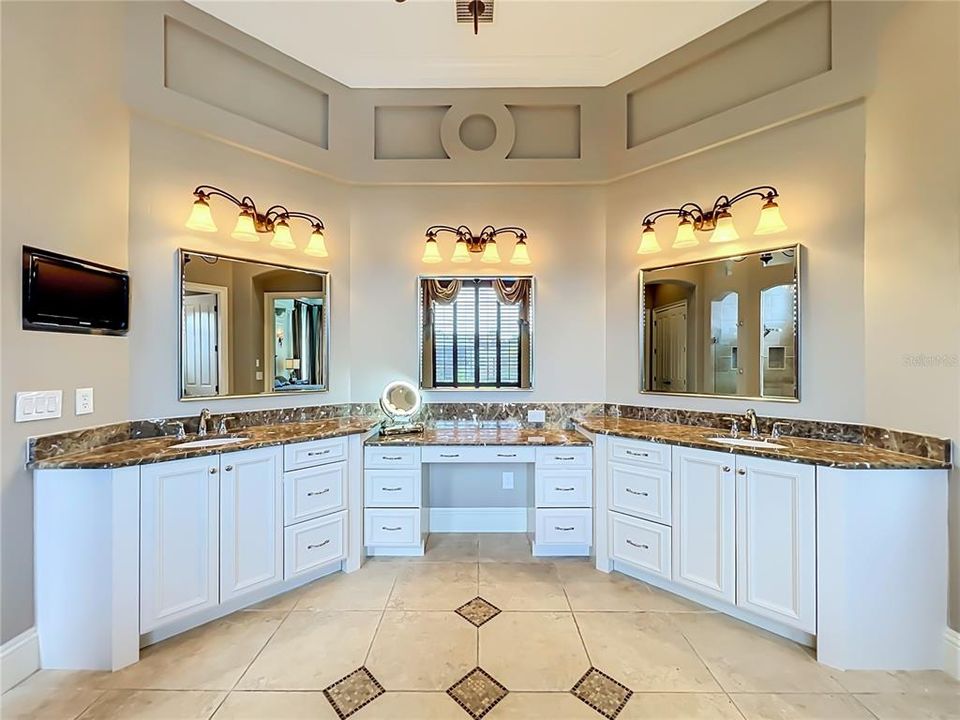 En Venta: $2,425,000 (5 camas, 4 baños, 5660 Pies cuadrados)