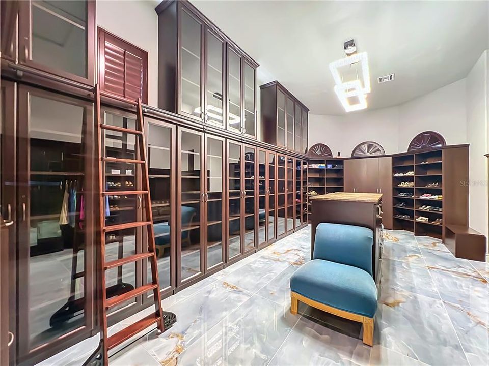 En Venta: $2,425,000 (5 camas, 4 baños, 5660 Pies cuadrados)