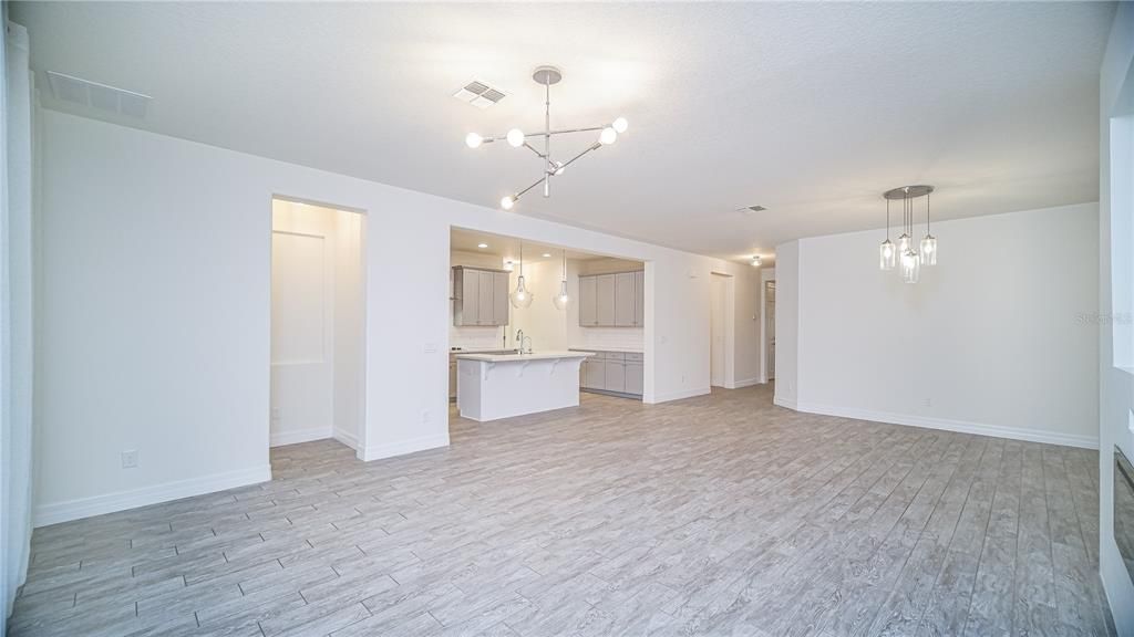 For Rent: $3,900 (4 beds, 2 baths, 2170 Square Feet)