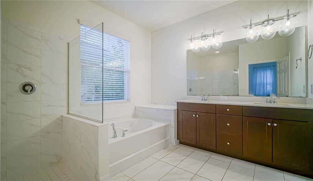 For Rent: $3,900 (4 beds, 2 baths, 2170 Square Feet)