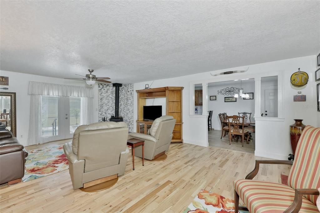 En Venta: $499,999 (3 camas, 2 baños, 1452 Pies cuadrados)