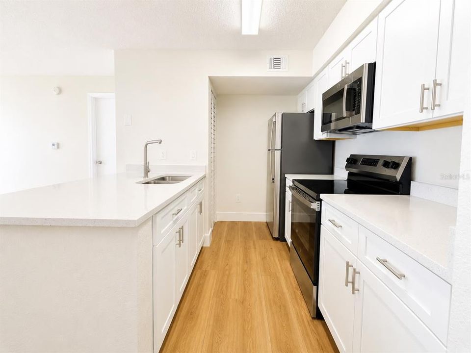 For Sale: $194,997 (2 beds, 2 baths, 1026 Square Feet)