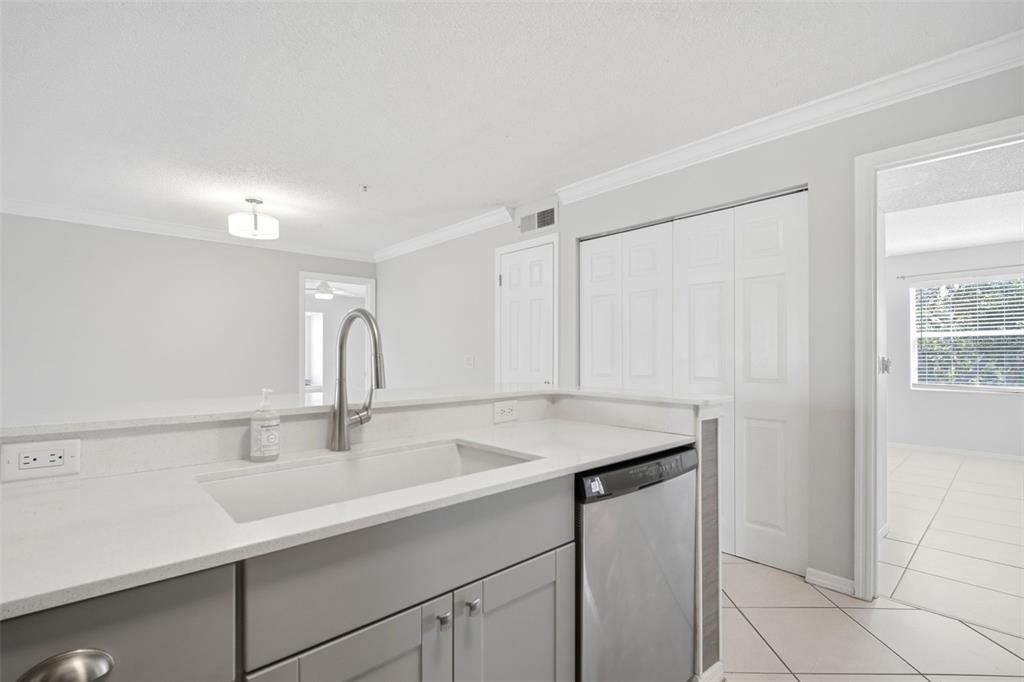 For Sale: $283,500 (3 beds, 2 baths, 1186 Square Feet)