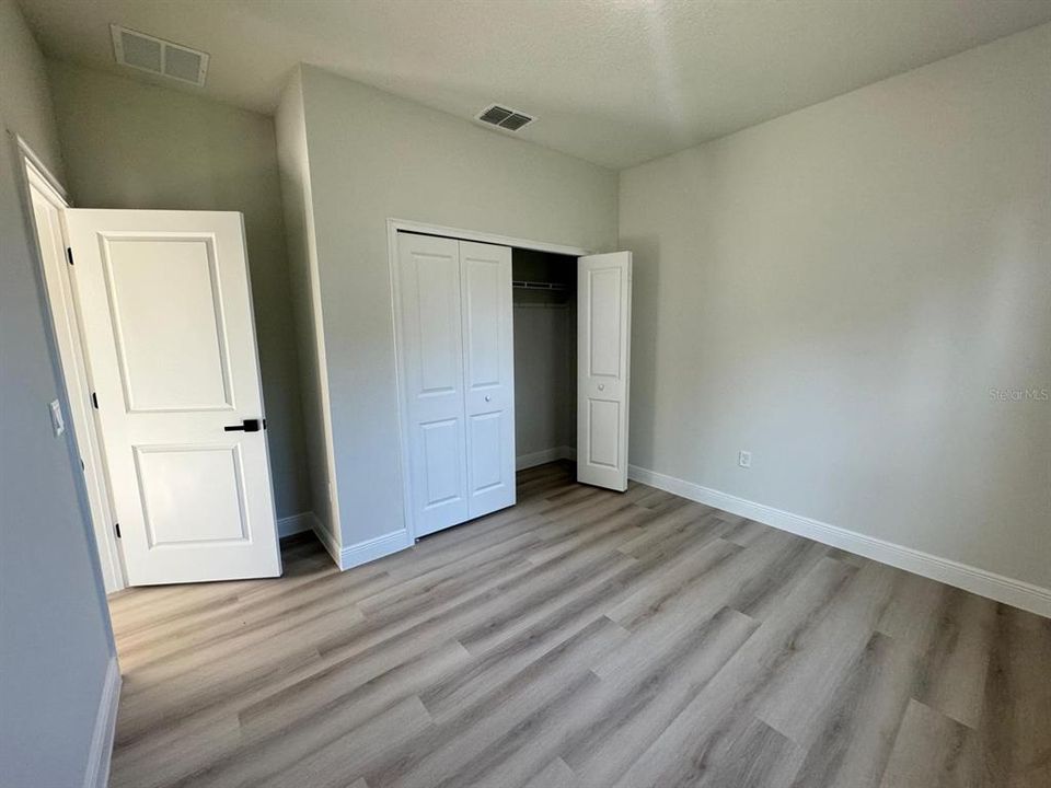For Sale: $284,000 (4 beds, 2 baths, 1833 Square Feet)