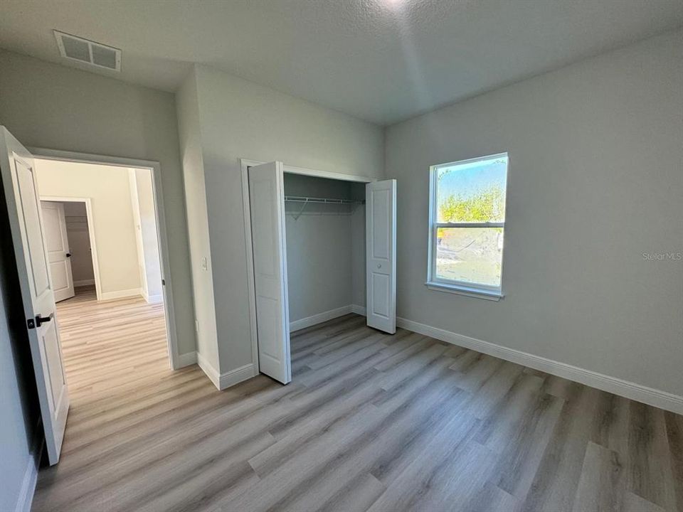 For Sale: $284,000 (4 beds, 2 baths, 1833 Square Feet)