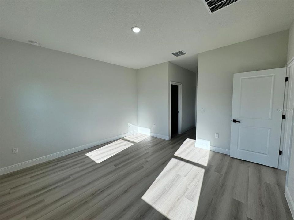 For Sale: $284,000 (4 beds, 2 baths, 1833 Square Feet)