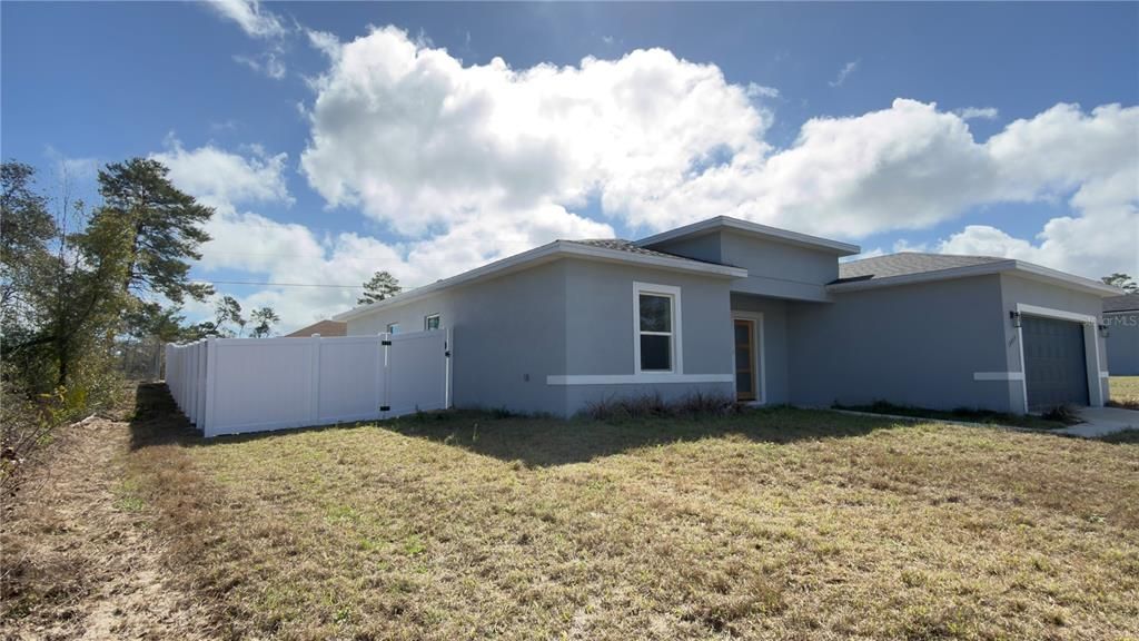 For Sale: $284,000 (4 beds, 2 baths, 1833 Square Feet)
