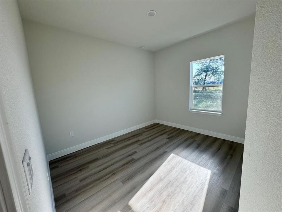 For Sale: $284,000 (4 beds, 2 baths, 1833 Square Feet)
