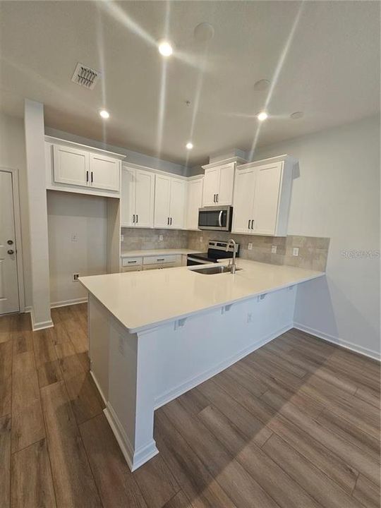 For Rent: $2,800 (3 beds, 2 baths, 1627 Square Feet)