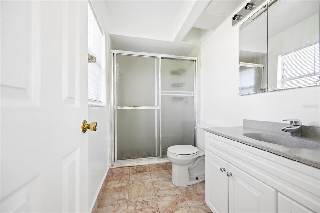 На продажу: $299,990 (3 спален, 2 ванн, 1252 Квадратных фут)