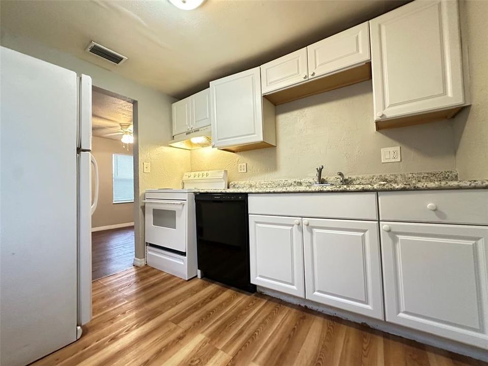 В аренду: $1,795 (2 спален, 1 ванн, 672 Квадратных фут)