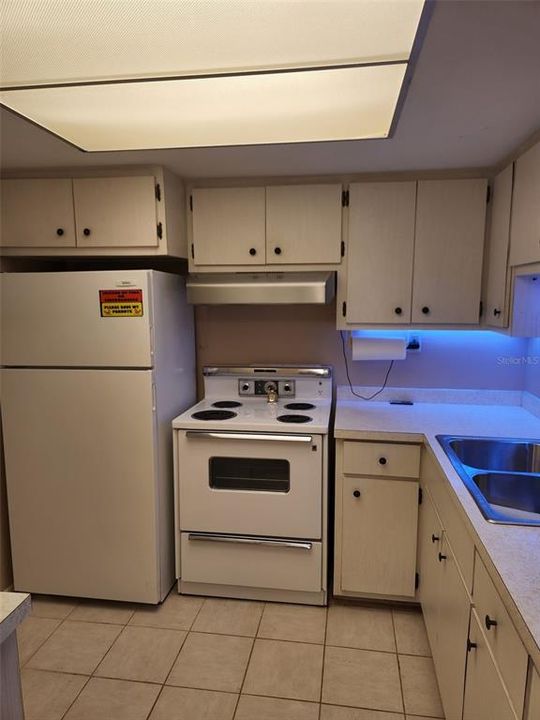 В аренду: $1,250 (1 спален, 2 ванн, 833 Квадратных фут)