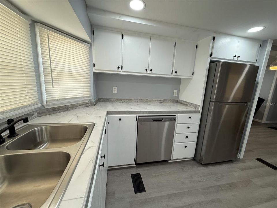 В аренду: $1,500 (2 спален, 2 ванн, 728 Квадратных фут)
