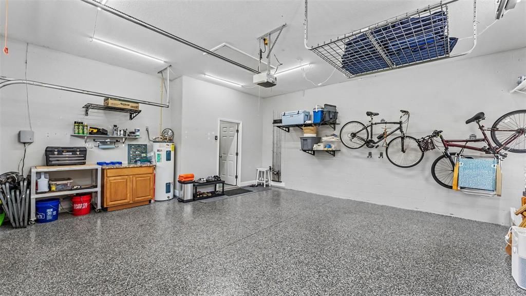 Под контрактом: $399,900 (3 спален, 2 ванн, 1981 Квадратных фут)