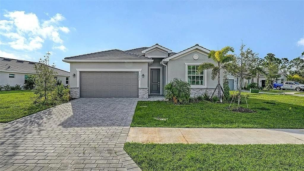 Recently Rented: $2,600 (4 beds, 3 baths, 2035 Square Feet)