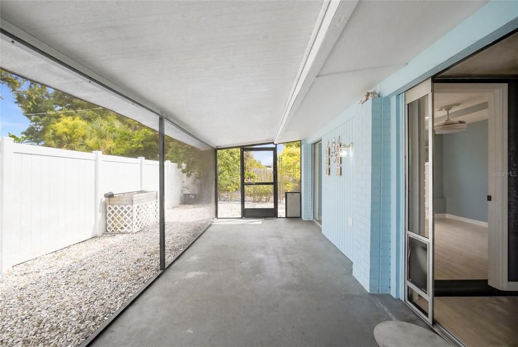 Activo con contrato: $299,000 (4 camas, 2 baños, 1687 Pies cuadrados)