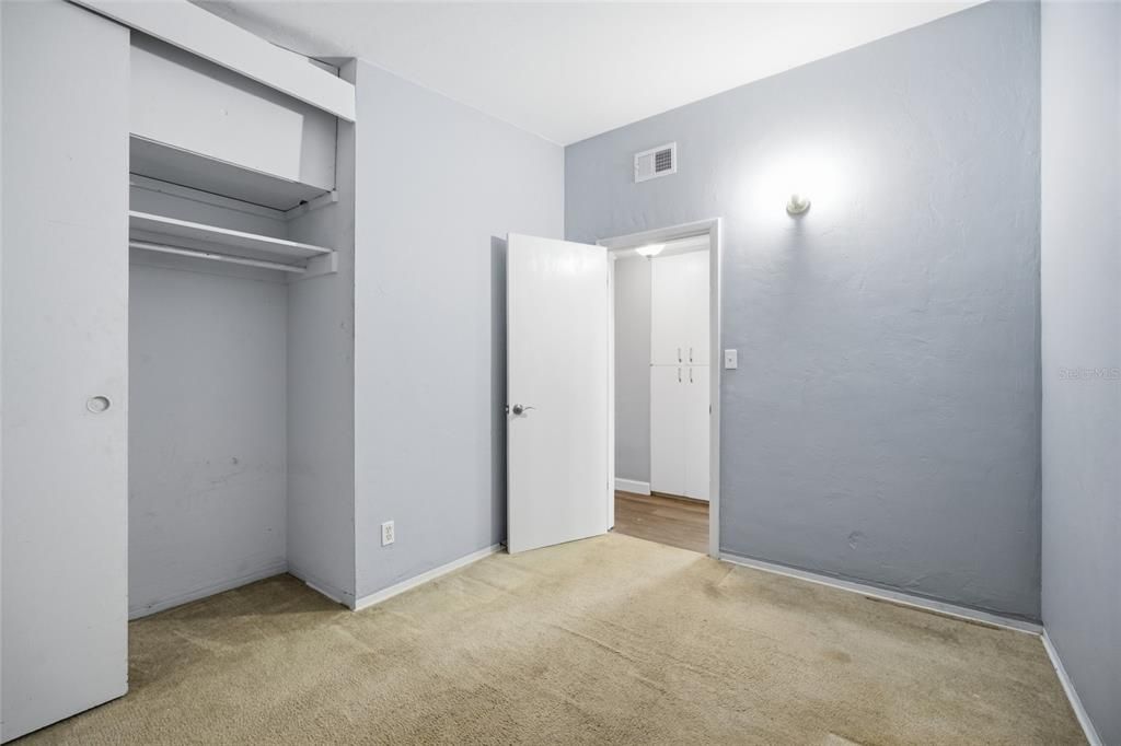 Activo con contrato: $299,000 (4 camas, 2 baños, 1687 Pies cuadrados)