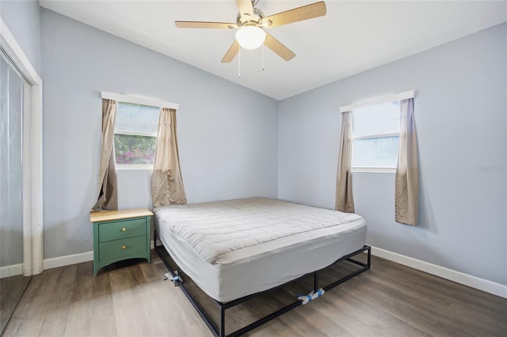 Activo con contrato: $299,000 (4 camas, 2 baños, 1687 Pies cuadrados)