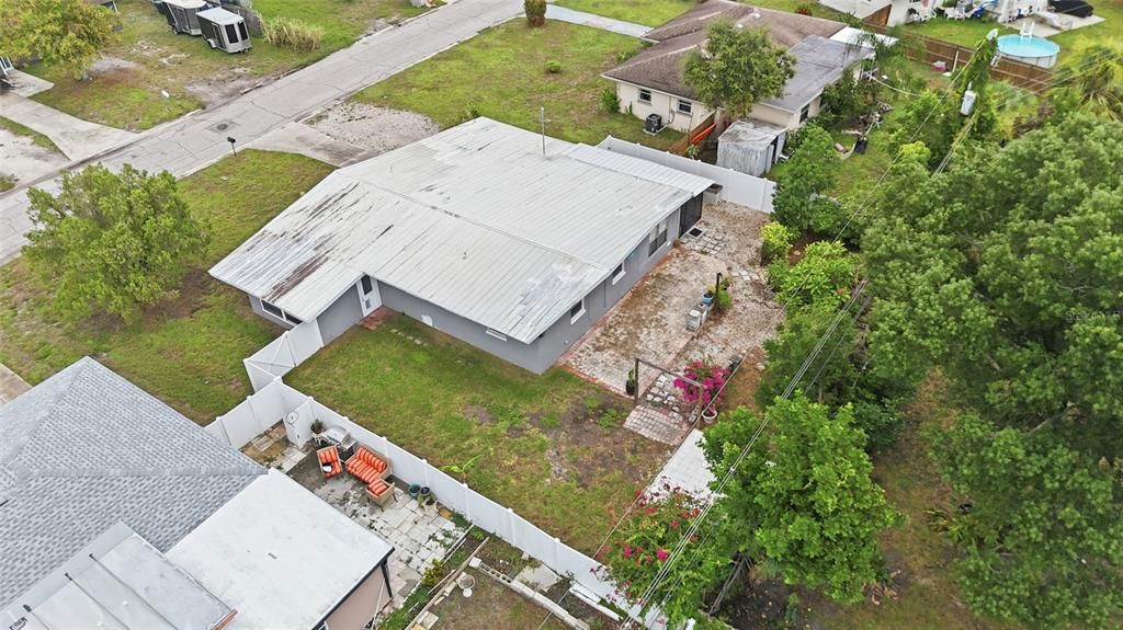Activo con contrato: $299,000 (4 camas, 2 baños, 1687 Pies cuadrados)