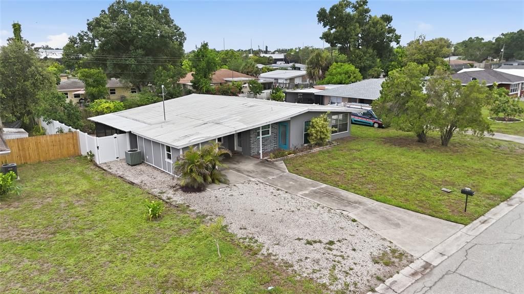 Activo con contrato: $299,000 (4 camas, 2 baños, 1687 Pies cuadrados)