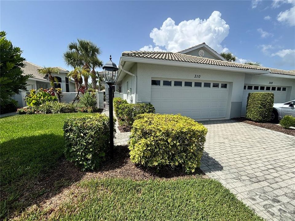 For Sale: $317,990 (2 beds, 2 baths, 1456 Square Feet)