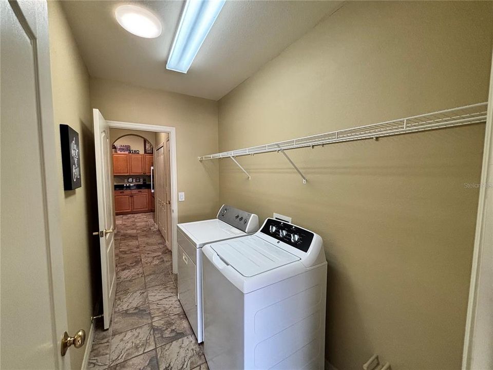 For Sale: $317,990 (2 beds, 2 baths, 1456 Square Feet)