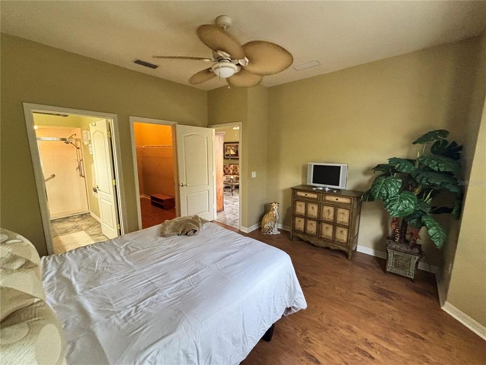 For Sale: $317,990 (2 beds, 2 baths, 1456 Square Feet)