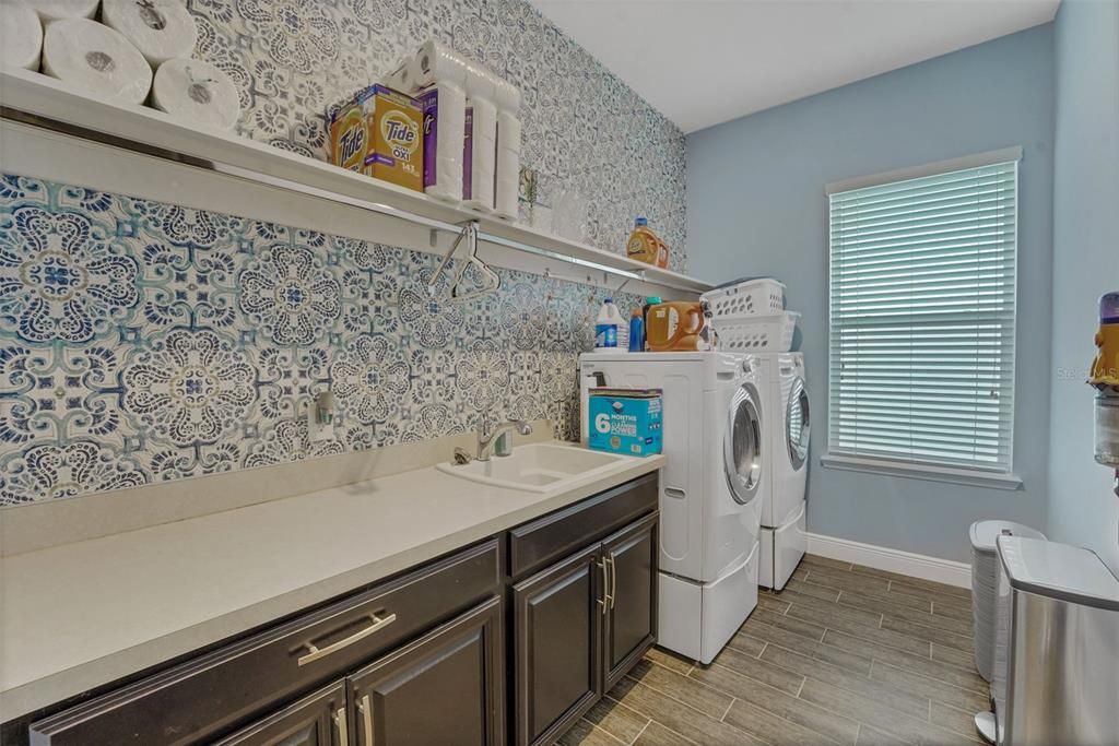 For Sale: $784,000 (4 beds, 3 baths, 2806 Square Feet)