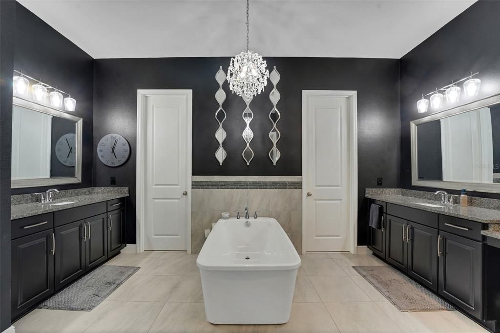 For Sale: $784,000 (4 beds, 3 baths, 2806 Square Feet)