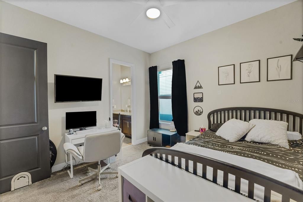 For Sale: $784,000 (4 beds, 3 baths, 2806 Square Feet)