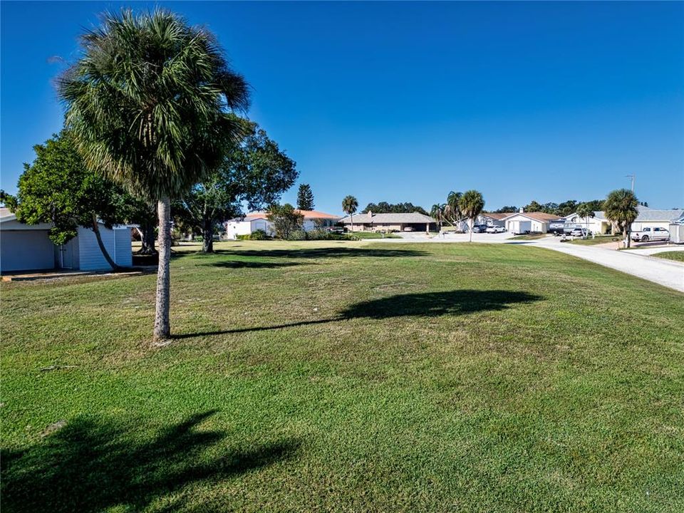 На продажу: $75,000 (0.18 acres)