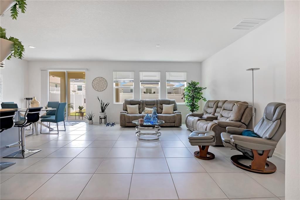 For Sale: $380,000 (4 beds, 2 baths, 1853 Square Feet)