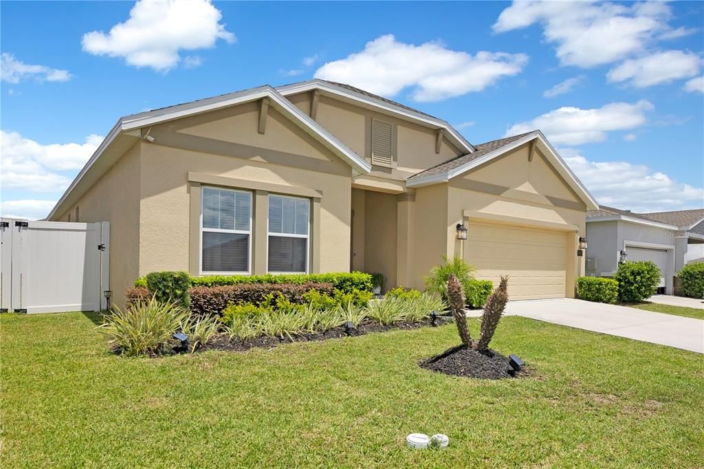 For Sale: $380,000 (4 beds, 2 baths, 1853 Square Feet)