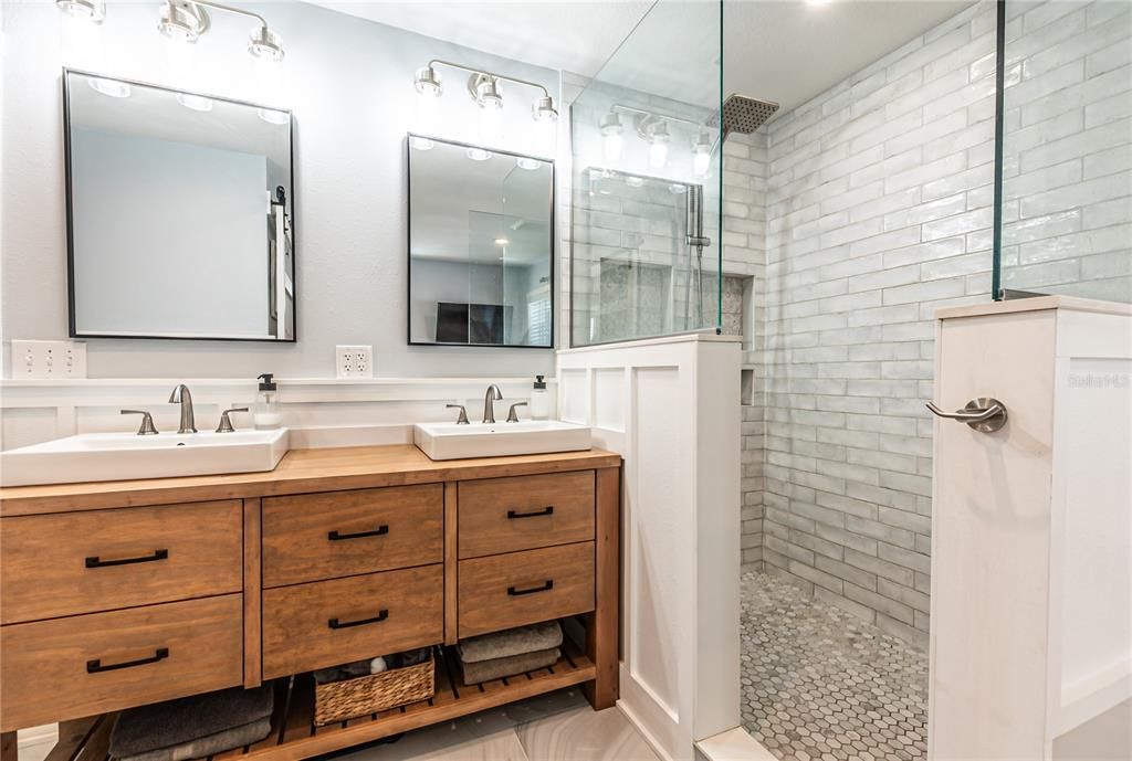 For Sale: $348,000 (3 beds, 2 baths, 1541 Square Feet)