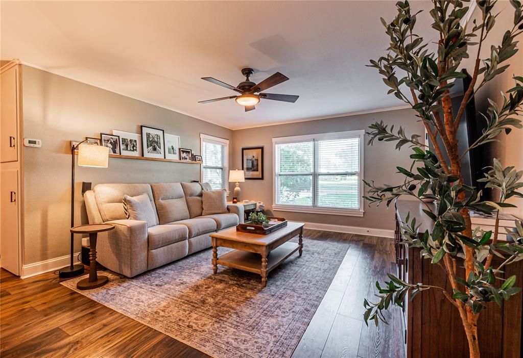 For Sale: $348,000 (3 beds, 2 baths, 1541 Square Feet)