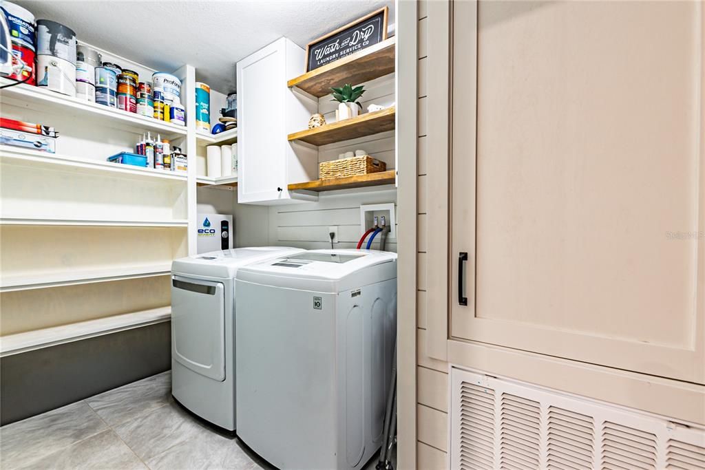 For Sale: $348,000 (3 beds, 2 baths, 1541 Square Feet)