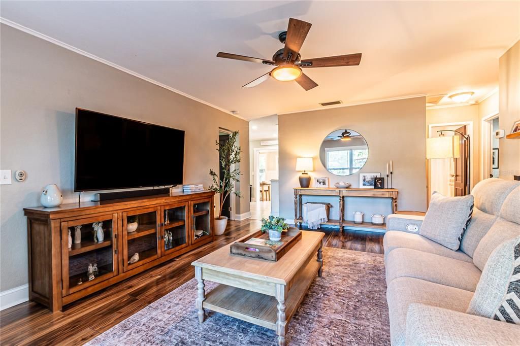 For Sale: $348,000 (3 beds, 2 baths, 1541 Square Feet)