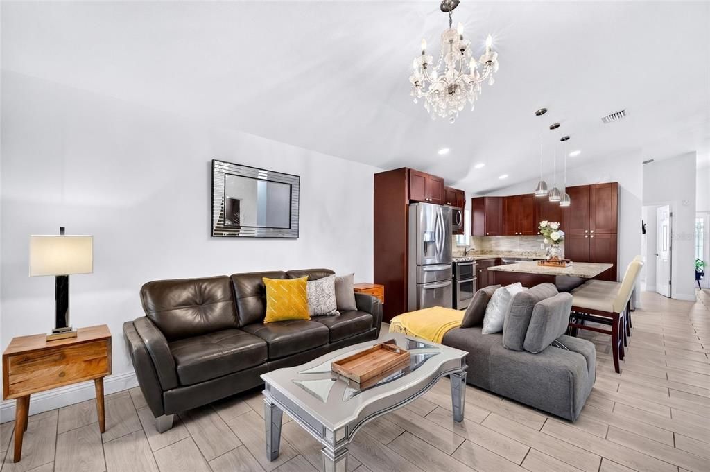 Под контрактом: $649,900 (4 спален, 2 ванн, 1514 Квадратных фут)