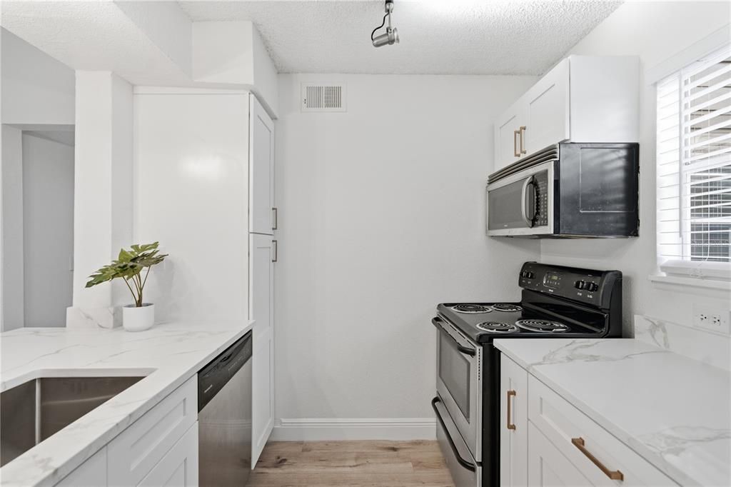 En Venta: $200,000 (2 camas, 2 baños, 946 Pies cuadrados)