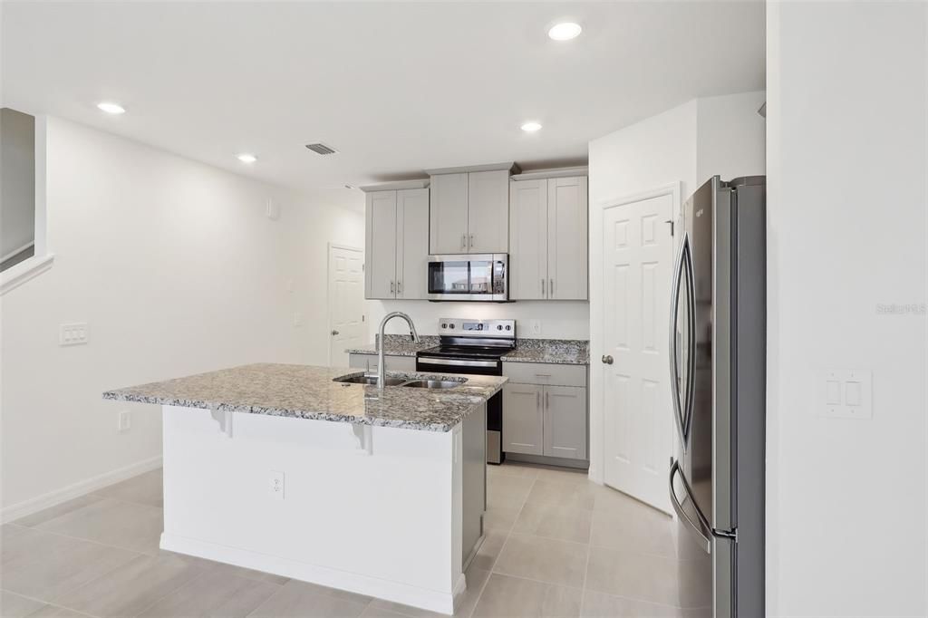 For Rent: $2,200 (3 beds, 2 baths, 1477 Square Feet)