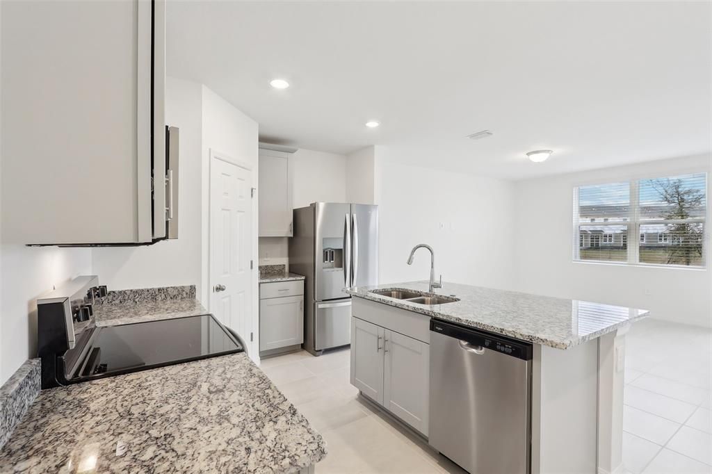 For Rent: $2,200 (3 beds, 2 baths, 1477 Square Feet)