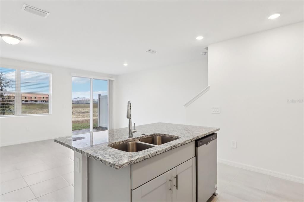 For Rent: $2,200 (3 beds, 2 baths, 1477 Square Feet)